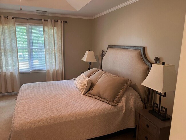 Building Photo - 401 Hidden Creek Cir