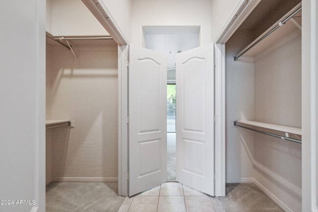 Building Photo - 6572 Shooting Star Way