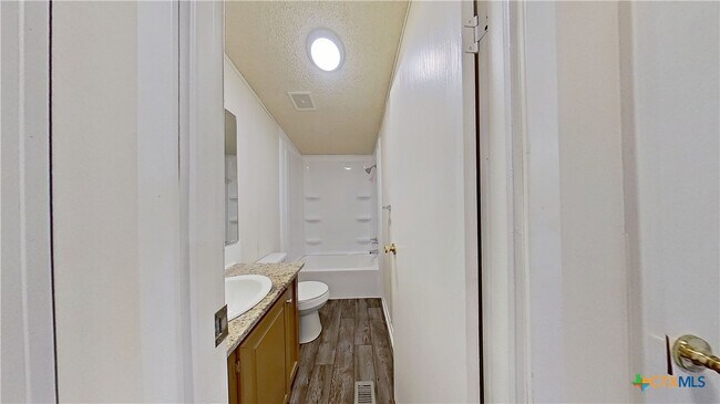 Building Photo - 100 Co Rd 194