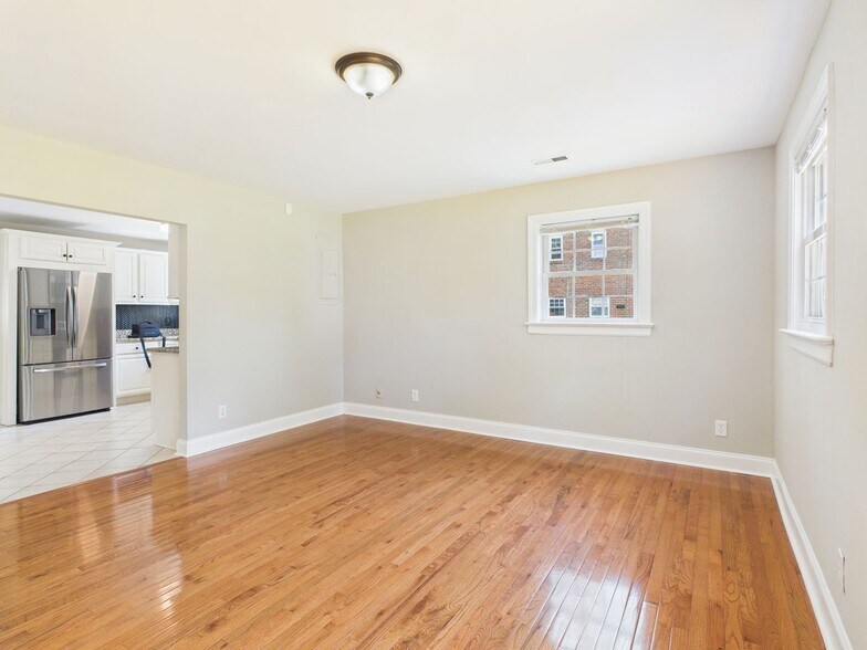 Building Photo - 1310 Devers Rd
