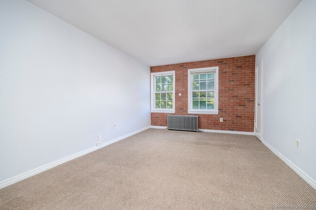 Building Photo - 29G Clarmore Dr