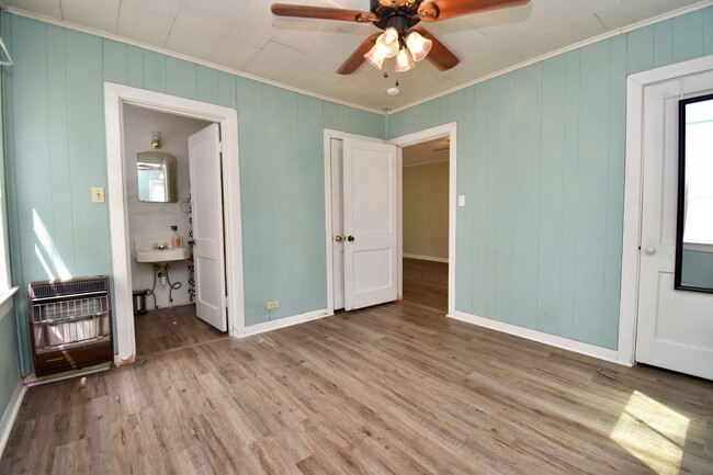 Building Photo - Walking Distance to LA Tech!
