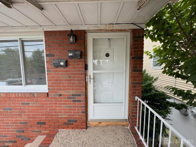 Building Photo - 304 Woodcliff Ave