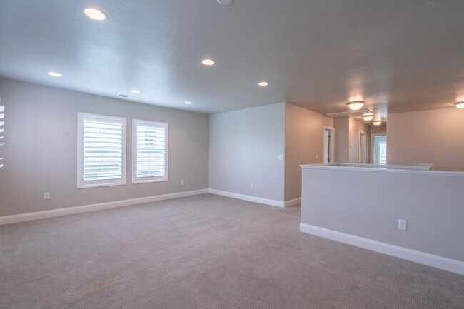 Building Photo - Newer Home in Prime Location with Spacious Layout & Two Living Areas