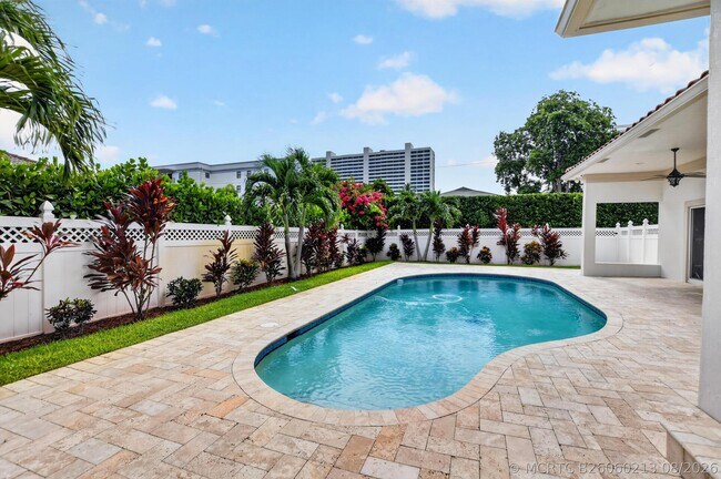 Building Photo - 899 Granada Dr