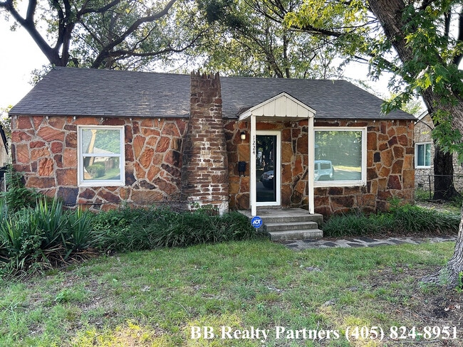 Primary Photo - 1200 S Atlanta Pl