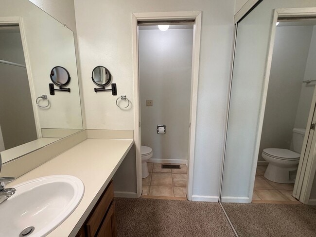 Building Photo - Now renting 2 bedroom 1.5 bathrooms Condo at Castlerock