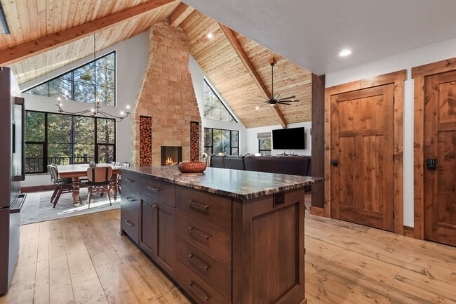 Building Photo - 18 Spur Dr