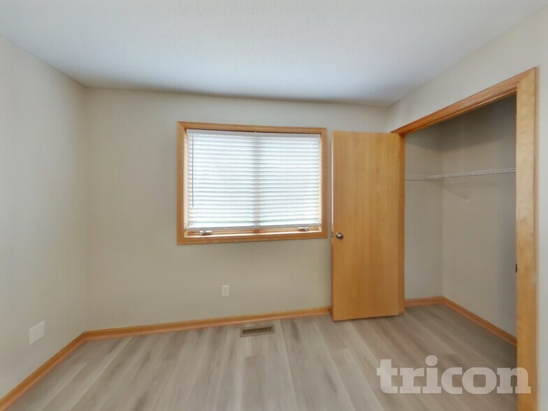 Building Photo - 10527 61st Pl