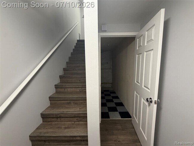 Building Photo - 29415 Glen Oaks Blvd E