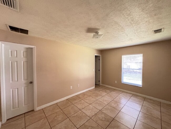 Building Photo - THIS IS NOT AVAILABLE FOR SHOWING UNTIL MI...