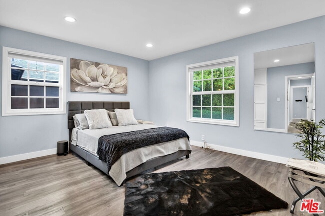 Building Photo - 8345 White Oak Ave