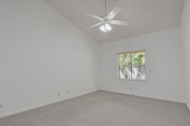 Building Photo - 479 Tequesta Dr