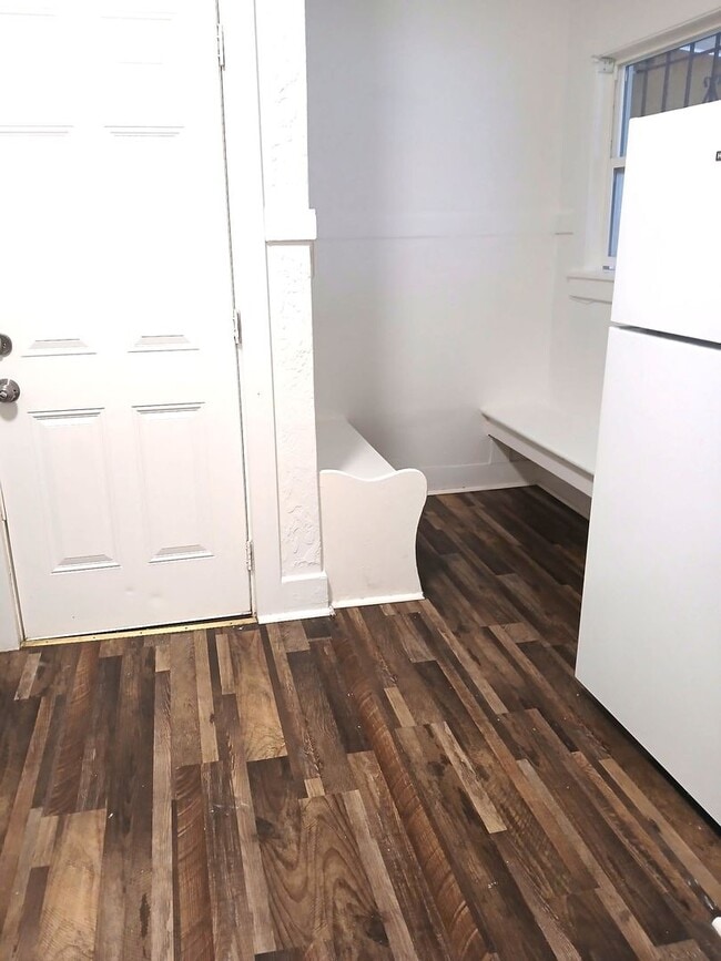 Building Photo - 2802