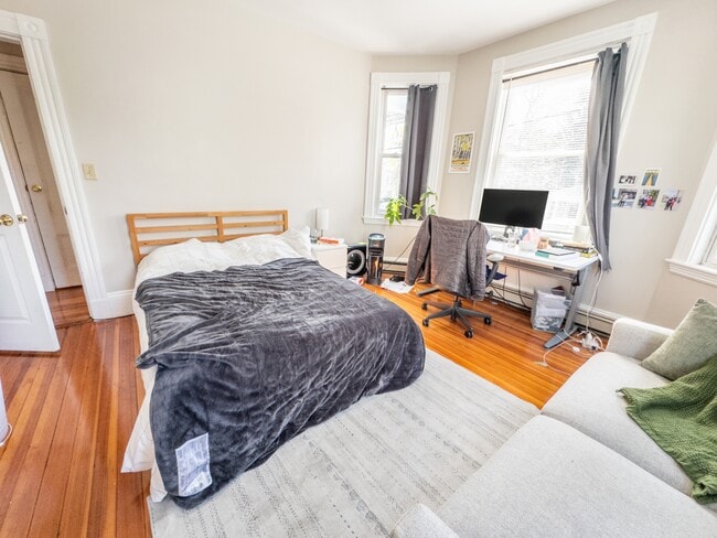 Building Photo - 589 Franklin St