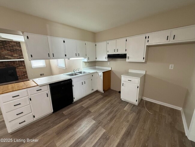 Building Photo - 6803 Taffy Ann Dr