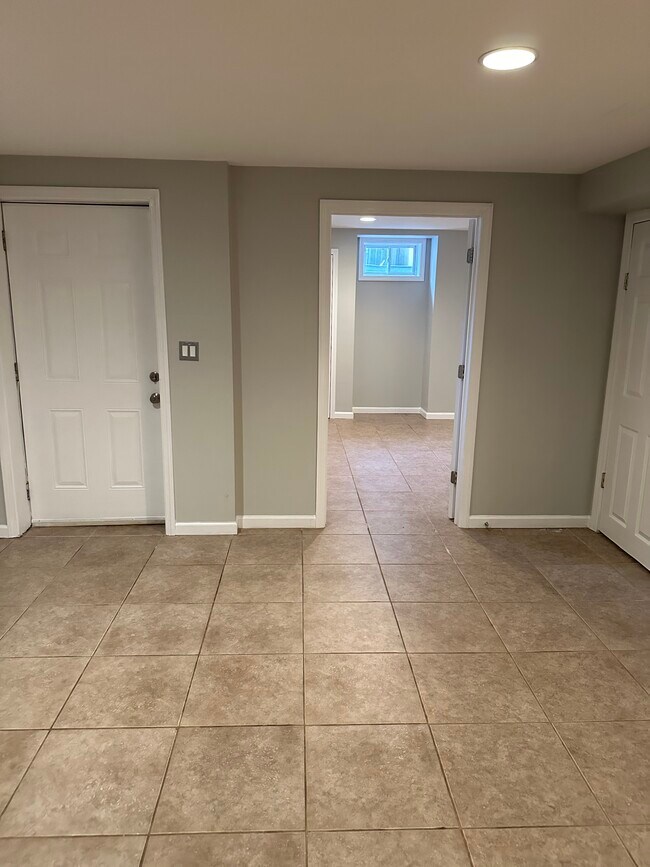 Building Photo - 27 Southview Cir