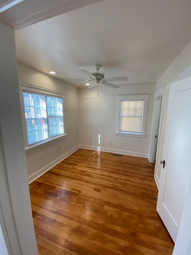 Building Photo - 1242 Susana Street