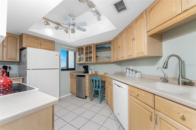 Building Photo - 2955 N Beach Rd