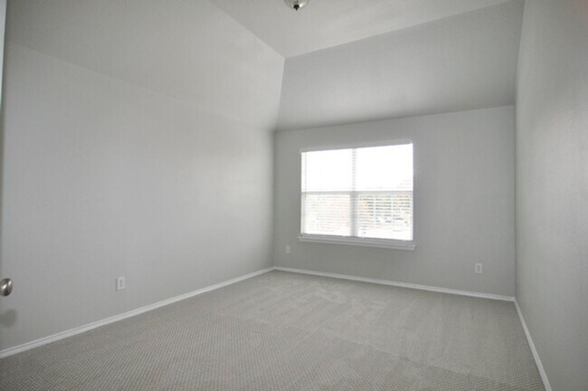 Building Photo - 9020 Brook Hill Ln