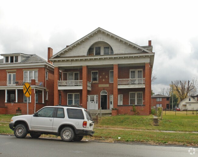 Building Photo - Colonial