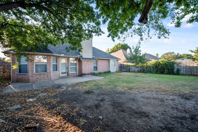 Building Photo - Burleson 3/2/2