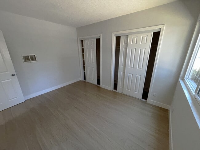 Building Photo - 916 S Manhattan Pl
