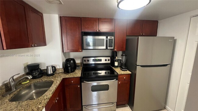 Building Photo - 770 Claughton Island Dr