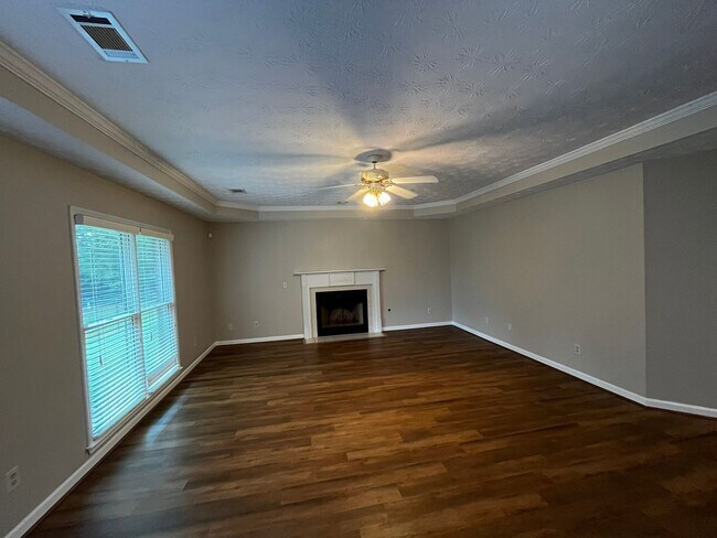 Building Photo - Blending Relaxation & Sophistication to Cr...