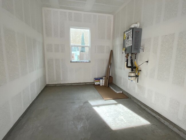 Building Photo - AVAILABLE BY 5/9, SPACIOUS 3 BED, 2.5 BATHS, 2 CAR GARAGE WITH LARGE BACKYARD ON A CUL-DE-SAC
