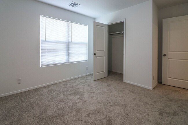 Building Photo - 3126 S 15th Pl