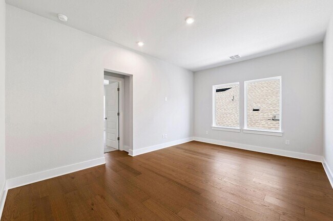 Building Photo - 8208 Bouvreuil Dr