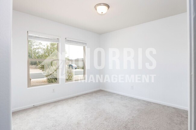 Building Photo - Newer Home in a Great Location to the Freeway