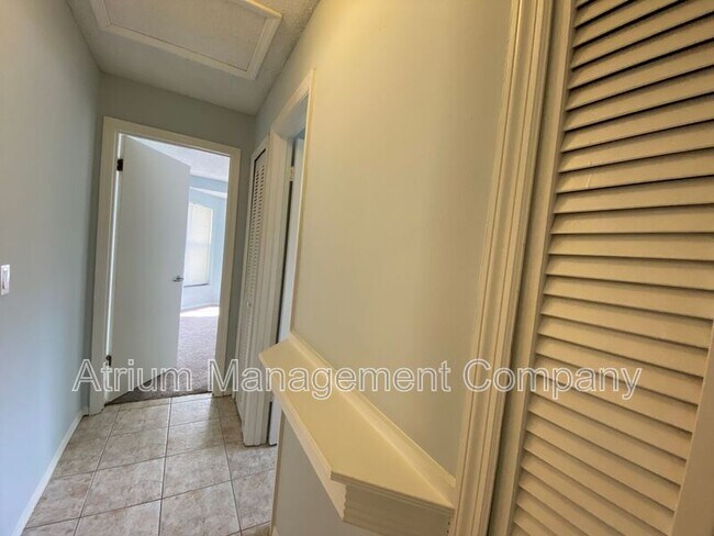 Building Photo - 277 Lakebreeze Cir