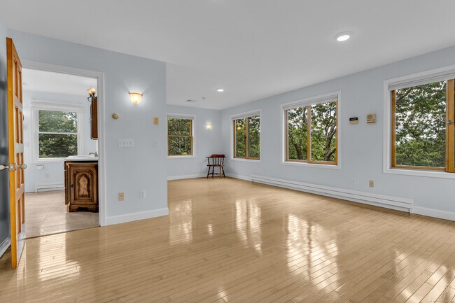 Building Photo - 150 West Ln