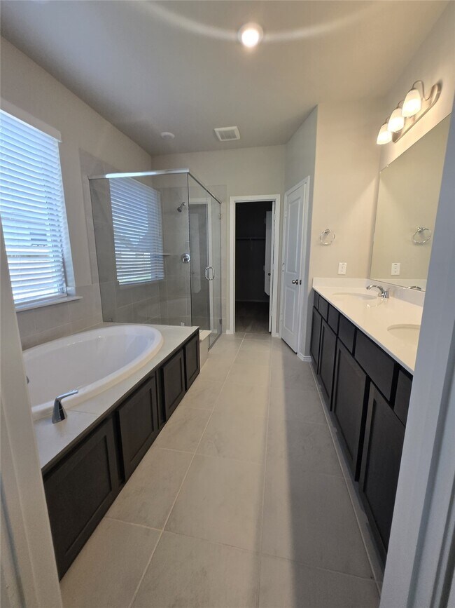 Building Photo - 8703 Beaming Creek Ct