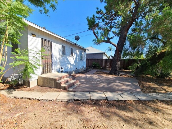 Building Photo - 1607 Clay St