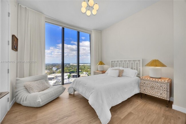 Building Photo - 2831 S Bayshore Dr