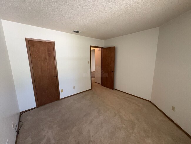 Building Photo - 2019 Dickens Dr