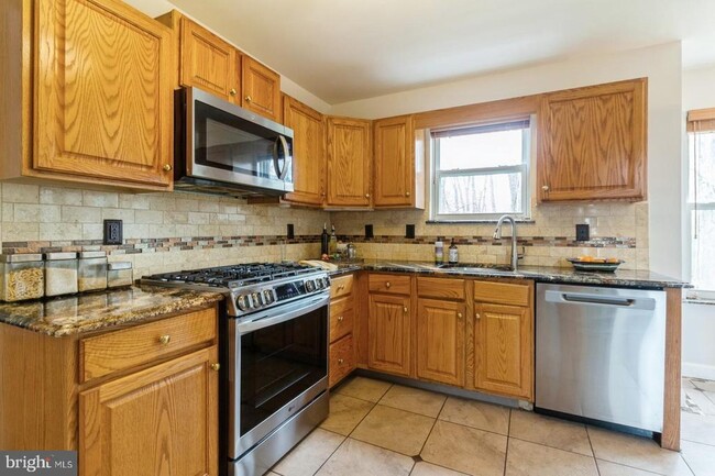 Building Photo - 102 Landing Dr