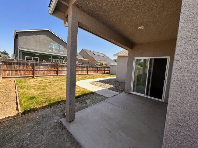 Building Photo - Beautiful home for rent in Visalia!