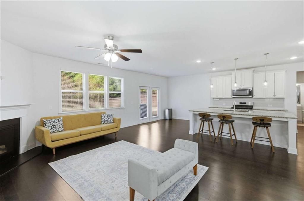 Building Photo - 1415 Dahlia Dr