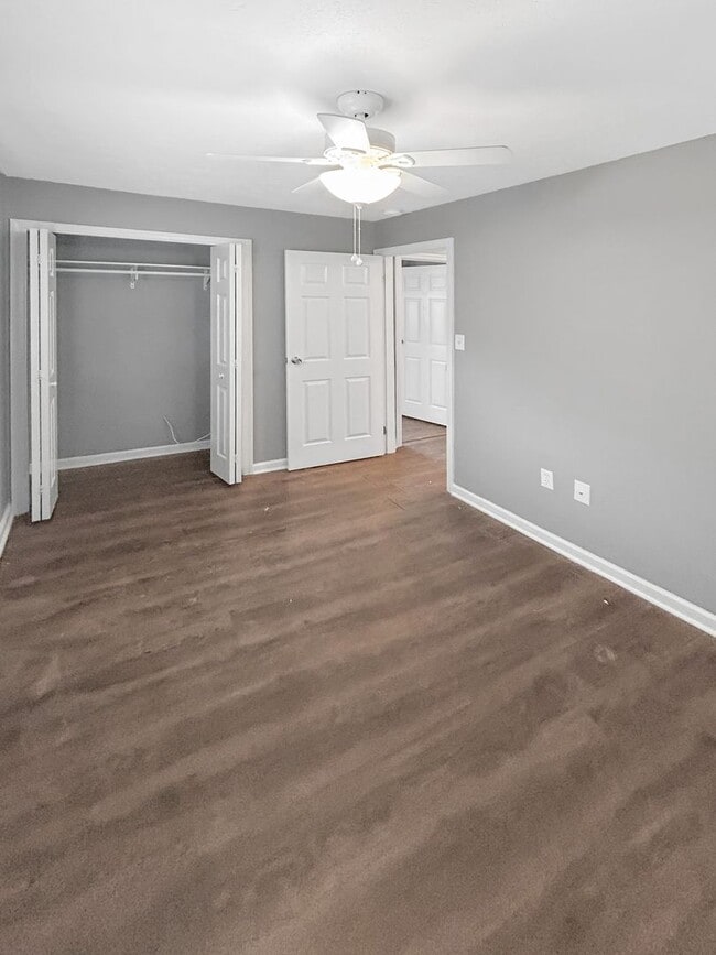 Building Photo - Welcome to this charming 2-bedroom, 1-bath...