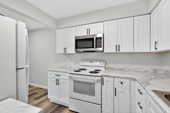 Building Photo - 2713 Center St