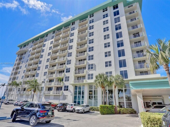 Building Photo - 10350 W Bay Harbor Dr