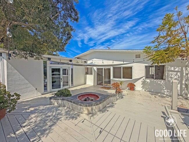 Building Photo - Spacious 3BR Home + 1BR ADU with Private Courtyard in University City!