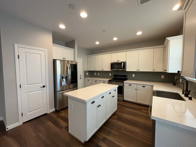 Building Photo - 2122 Bethesda Fountain Rd