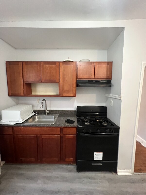 Building Photo - 4 Eaton Pl