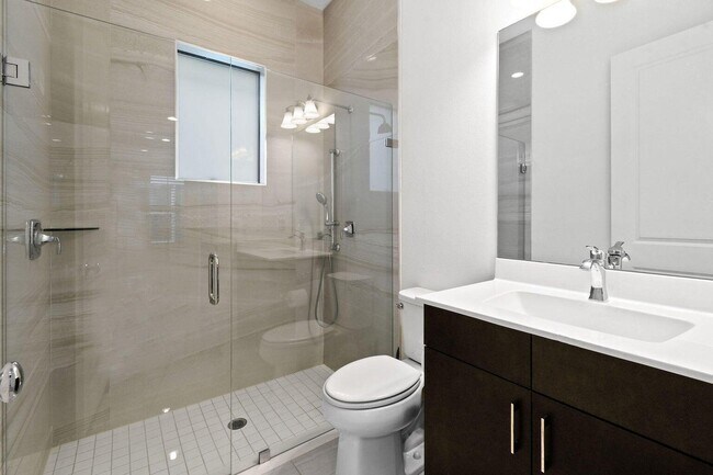 Building Photo - 1221 Faulkner Ter