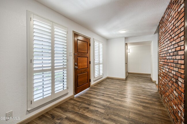 Building Photo - 4945 Vista Grande Cir